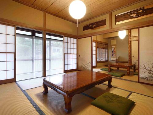 共用の居間はTHE 古民家といった趣