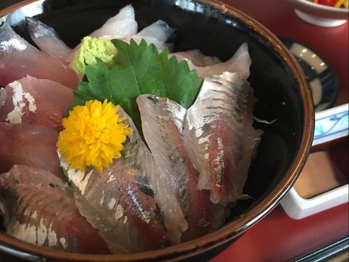 新鮮な魚を味わう（イメージ）