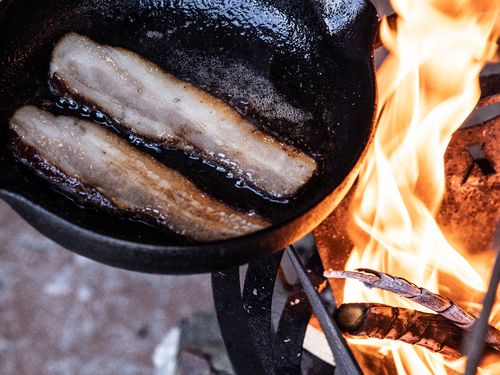 焚火と相性の良い地元食材も活用した食と観光の振興もテーマです。