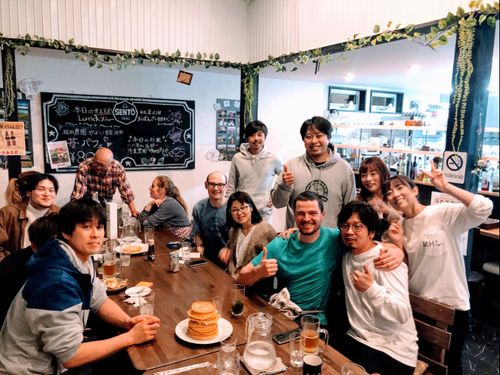 外国人や町外の人と地域の人の交流会の様子
