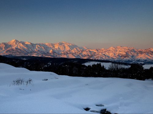 雪化粧した山々