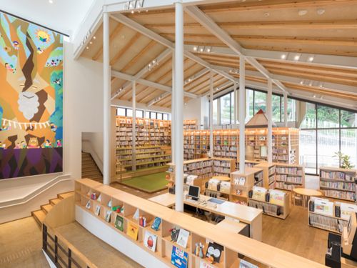 武雄市こども図書館（館内）