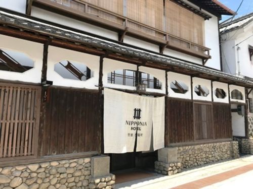 古民家を改修し，ホテルを開業