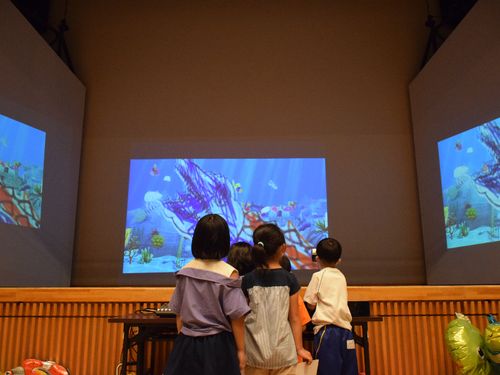 生涯学習事業：お絵描きイベント「絵が泳ぐ水族館」