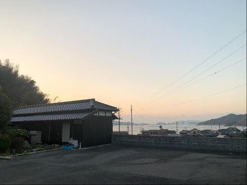 ゲストのご夫妻は海が一望できる場所で生活されています