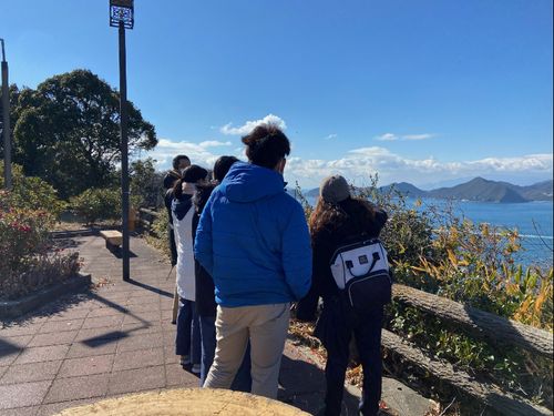 家島本島から見える西島・坊勢島