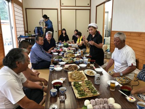 新規事業の飲食店立上げに向けて試食会を開催