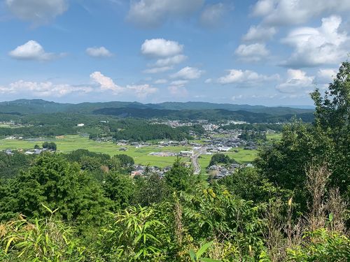 城山の山頂から見える自然豊かな風土