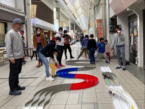 48K shopの前ではミニ四駆で「ブラタマチカップ」も開催！盛り上がります!!