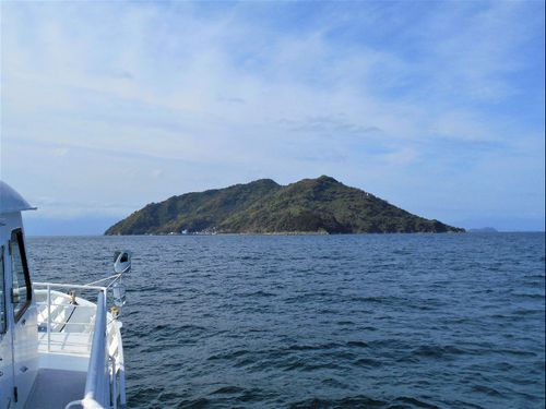 連絡船からの高井神島