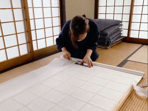 初めての障子張りの様子