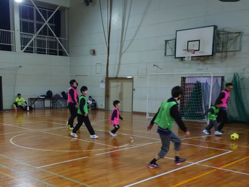 地域住民とフットサルを通して交流
