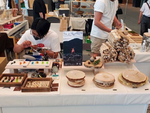 毛針の実演販売(現役協力隊のフライフィッシングガイド野中豪さん)