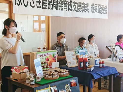 ふじさき産品開発事業者の皆さんによる商品開発成果発表会の様子