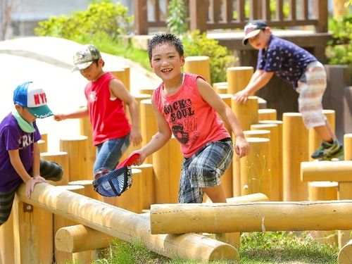 本宮市の公園で遊ぶ子供たち