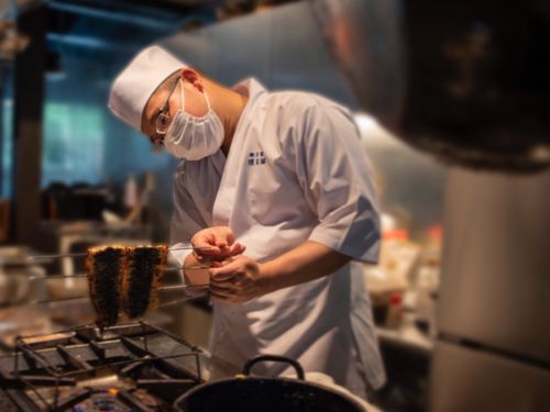 料理は、地産地消をメインとして岡山や周辺地域の食材を使用し、和を主とした和洋折衷で、日々創意工夫を凝らしています。
