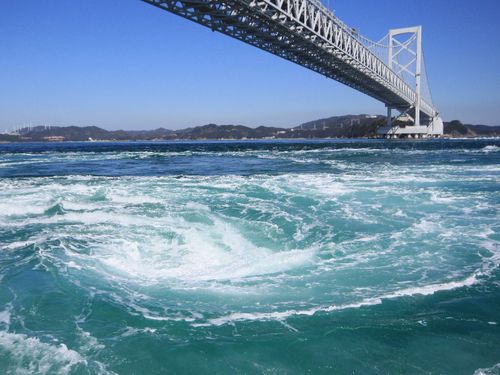 世界最大級の大きさを誇る鳴門の渦潮