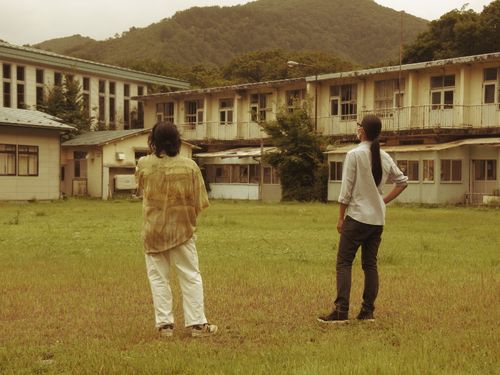 廃校になった山奥の学校。利活用できるか考えるちおこ2名。