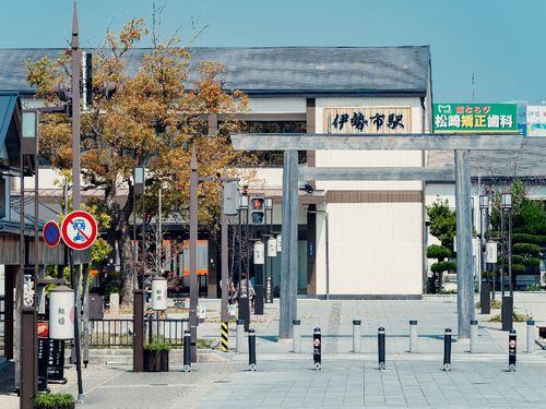 伊勢市の玄関口・伊勢市駅。「外宮参道」は、この駅と外宮を結ぶ