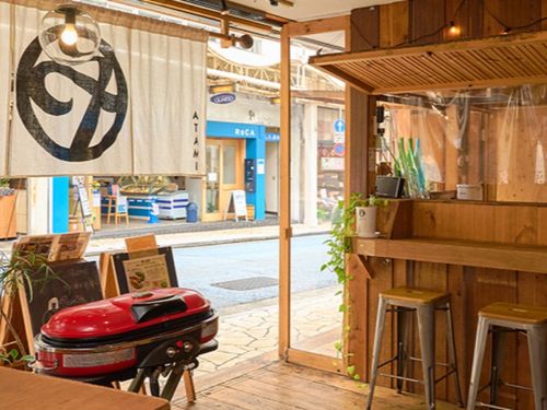 地域の方と熱海を訪れた方たちの交流の場もたくさん
