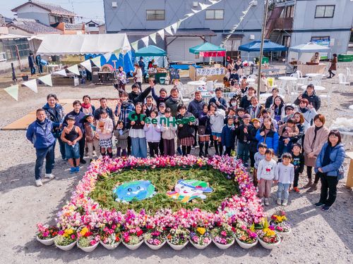 花とみどりで商店街を元気に！「みちくさ市」第１回の様子