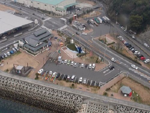 店舗周辺。道の駅や工場が集約した地域です。右上が当店舗。