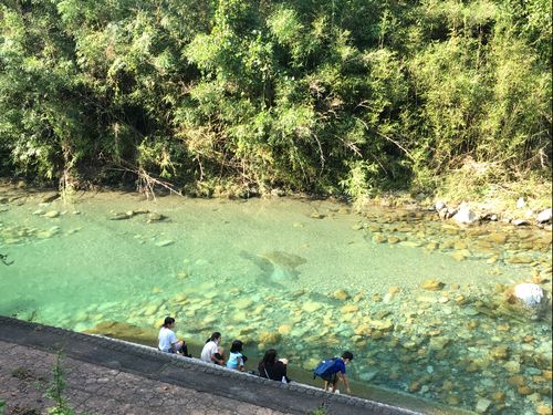 澄んだ清流が日常にある暮らし　夏は川遊び！