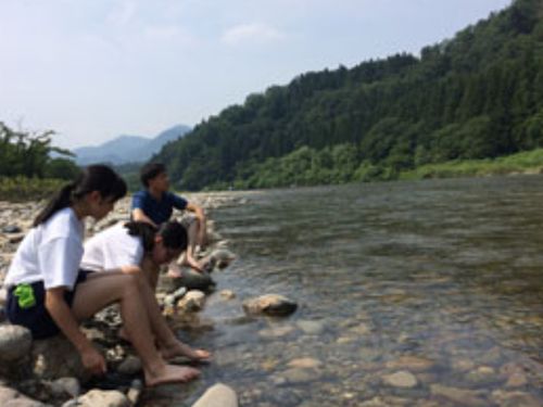 夏になると多くの子どもも大人も集まる麒麟山公園