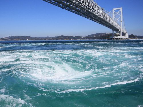 世界最大級の大きさを誇る鳴門の渦潮