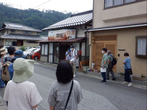 空き家見学ツアーの様子