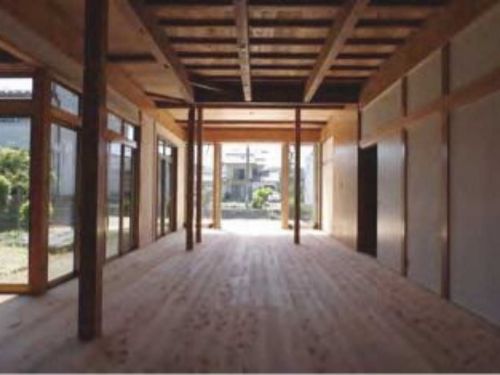 【６号】リビングからデッキまで、開放的な空間が広がります。
