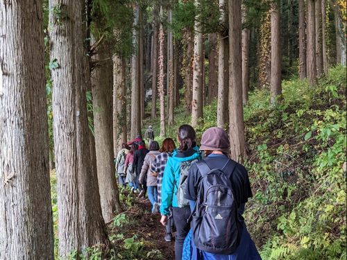 自然を感じながら町の歴史を学んでいます