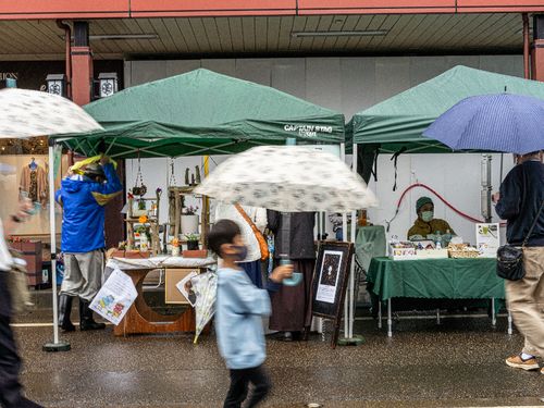 商店街では地域の人が集まりマルシェなどの催事が定期開催されます