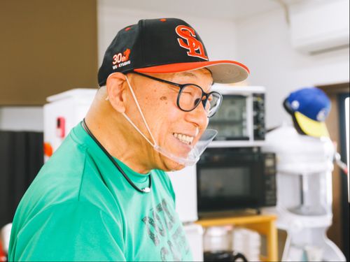 町ぶらロケでテレビの取材も受けたことがあるDOZO　CAFEの名物オーナー