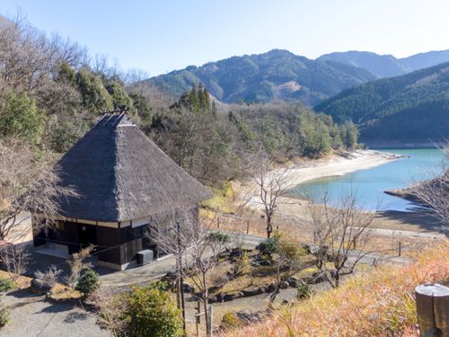 古民家宿泊施設の里山リゾートかるかや