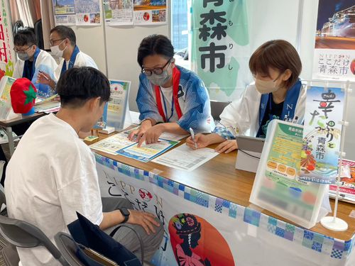 首都圏での移住相談会のようす。青森の魅力や生活をお話しました