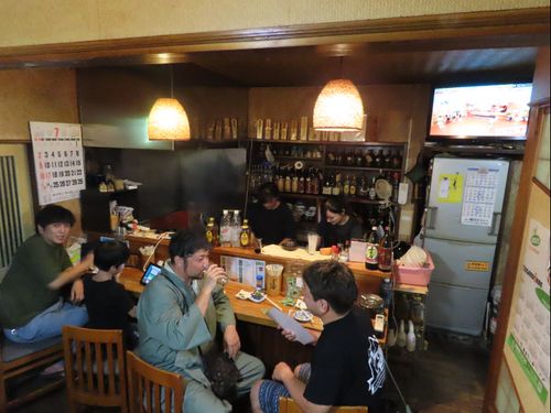 農作業で疲れた後は、美味しいものを食べながら会話を楽しむのが一番！