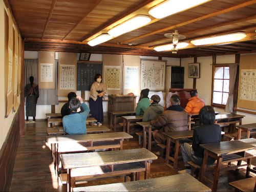 昨年の様子（開明学校での授業）