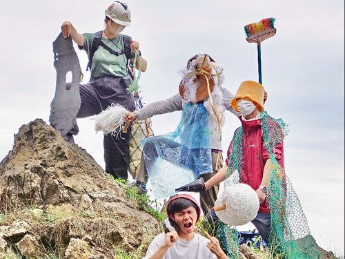 島キャンプ2022の合宿の様子（海ごみファッションショー）