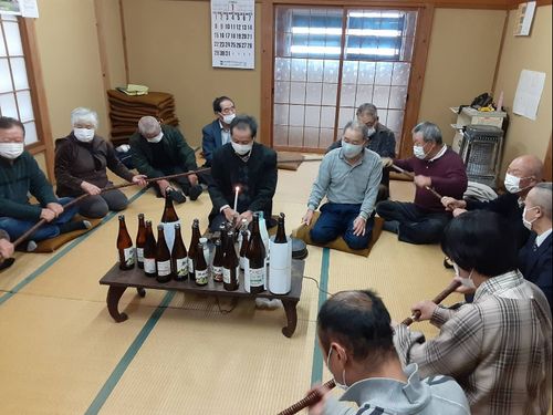 「百万遍」：2月に行われる五穀豊穣・無病息災を願う行事。念仏を唱えながら大きな数珠を回します