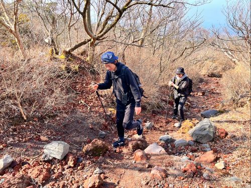 街の魅力体験として、シェアハウスメンバーと一緒に高千穂峰での登山体験