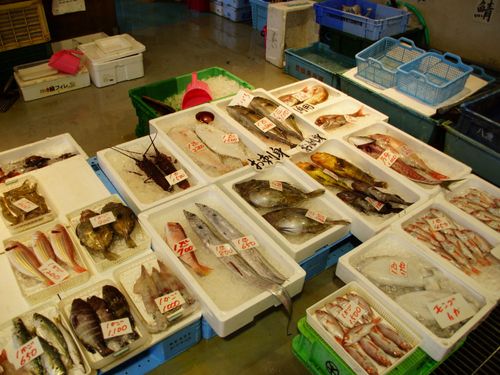 市場で販売されている魚
