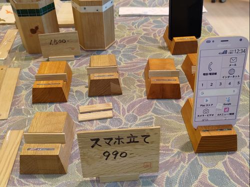 椅子や棚などの大きなもの以外にも、こんな小物も作っています