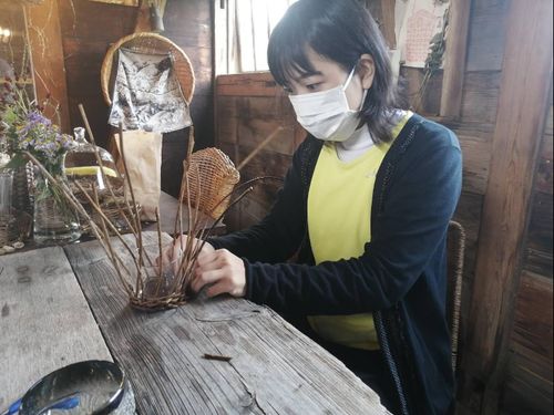 つる細工作家さんの元でつる細工に挑戦！！