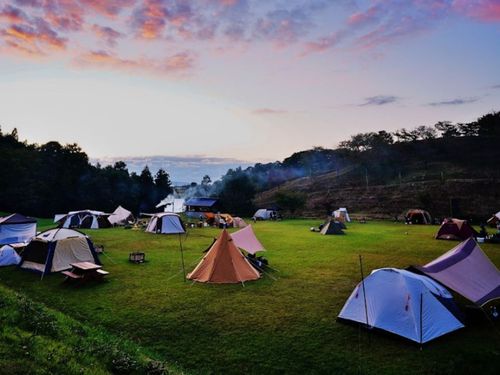 日本国花苑、キャンプ場の風景
