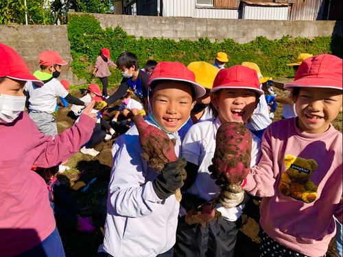 "芋掘り体験"での1枚