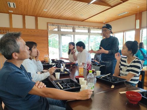 地域の方と村の暮らしについて語り合います