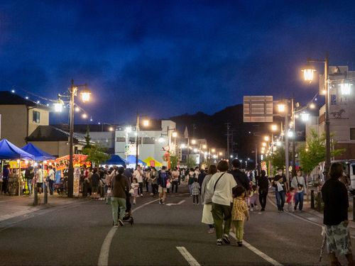月1回行われる「せんまや夜市」には沢山の子供たちが訪れます
