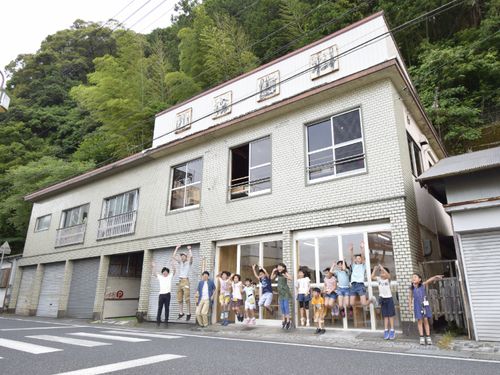 【さかわ発明ラボ】歯科医院だった2階建ての建物をリノベーションして利用しています。