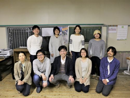 下段がローカルライフラボ1期生、上段がエーゼロのサポートメンバー